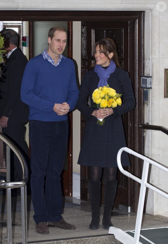 Kate Middleton, enceinte, quittant avec William l'hôpital King Edward VII de Londres le 6 décembre 2012