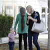 Christina Applegate va dejeuner au restaurant avec sa fille Sadie à Studio City, à Los Angeles le 6 decembre 2012.