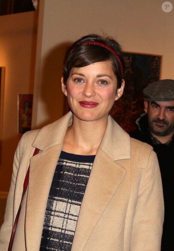 Marion Cotillard à l'inauguration de l'exposition des toiles de Florence Cassez à la mairie du 12e arrondissement de Paris le 6 decembre 2012.