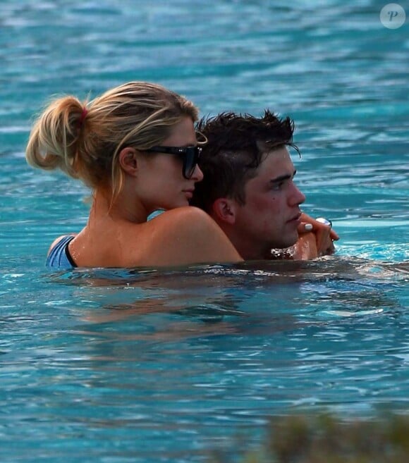 Paris Hilton et River Viiperi ne sont pas pudiques, ils sont amoureux et le montre au monde entier ! A Miami, le 8 décembre 2012.