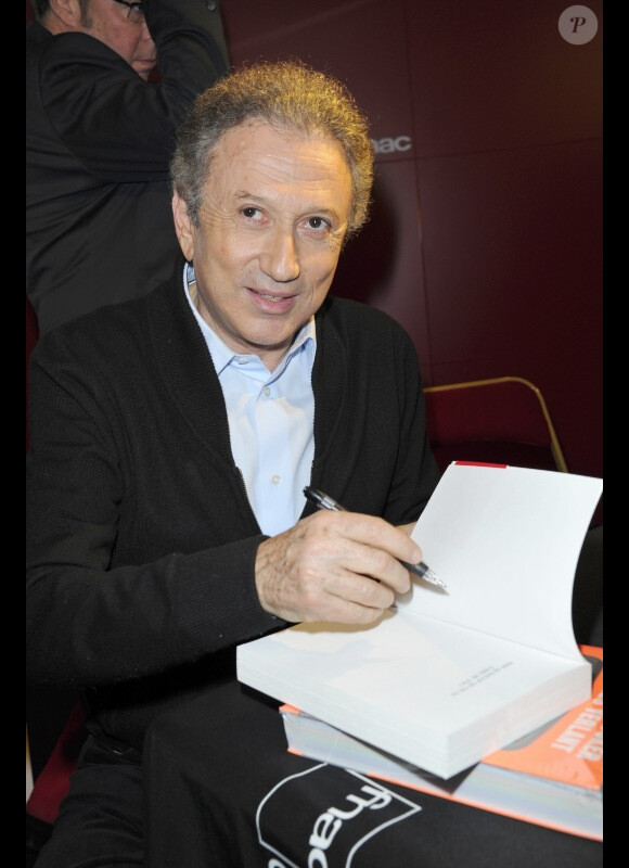 Michel Drucker à la FNAC, à Paris le 1er Decembre 2012.
