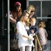 Jessica Alba et ses filles Honor et Haven vont déjeuner dans un restaurant de Los Angeles, Tavern, un établissement aimé des stars. Le 9 décembre 2012