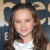Isabelle Allen joue la petite Cosette et arpente le tapis rouge de la première new-yorkaise du film Les Misérables au Ziegfeld Theater, le 10 décembre 2012.