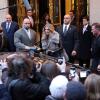 Céline Dion quitte son hôtel, le George V, pour se rendre sur le plateau de l'emission C a vous à Paris, le 28 novembre 2012