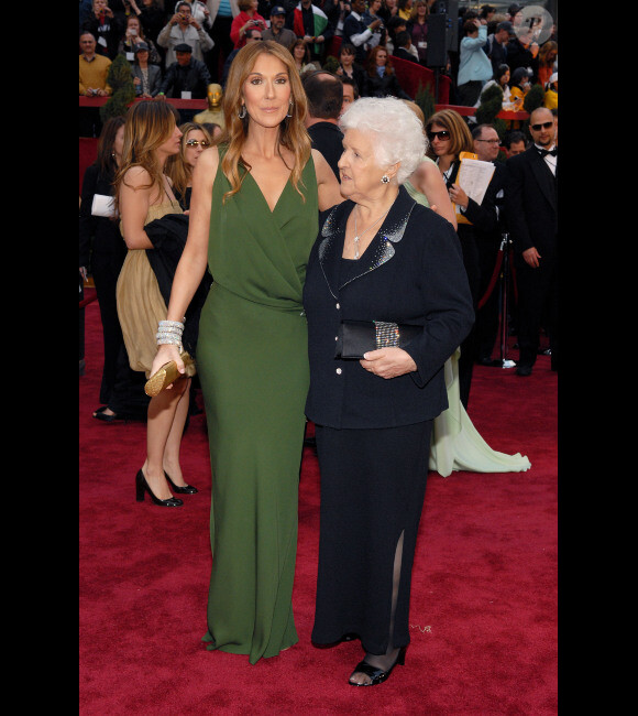 Céline Dion et sa mère Thérèse Dion à la cérémonie des Oscars à Los Angeles le 25 février 2007.