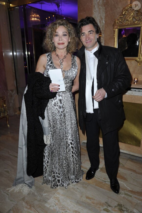 Grace de Capitani et son compagnon lors de la 36e édition du prix 'The Best', aux salon Hoches à Paris, le 11 décembre 2012