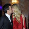 Taïg Khris et son amoureuse Petra en pleine étreinte lors de la 36e édition du prix 'The Best', aux salon Hoches à Paris, le 11 décembre 2012