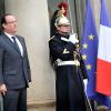 Francois Hollande sur le perron de l'Elysée, le 7 decembre 2012. Le Président français est le sujet le plus discuté sur Facebook par les citoyens.