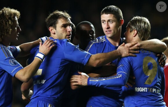 (121206) -- LONDON, Dec.6, 2012 () -- Gary Cahill (2nd, R) of Chelsea celebrates with Fernando Torres (1st, R) during the UEFA Champions League group E match between Chelsea FC and FC Nordsjaelland at Stamford Bridge in London, Britain on December 5, 2012. Chelsea won 6-1.(/Wang Lili)06/12/2012 - 