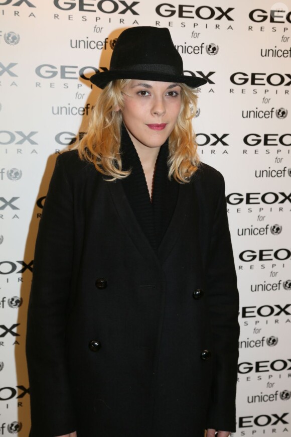 L'actrice Alysson Paradis lors de la soirée "Faites sourire le monde" organisée par Geox au profit de l'Unicef le 13 décembre 2012 à Paris.