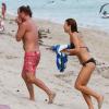 Kate Walsh se baigne avec son petit ami Chris Case à Miami, le 13 décembre 2012