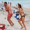 Kate Walsh se baigne avec son petit ami musclé Chris Case à Miami, le 13 décembre 2012