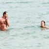 La belle Kate Walsh se baigne avec son petit ami Chris Case à Miami, le 13 décembre 2012
