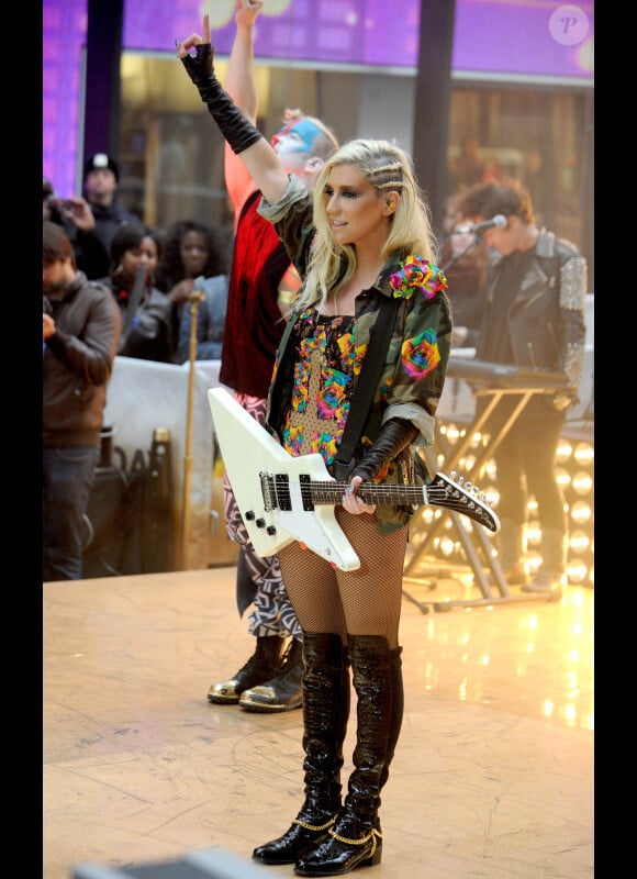 Ke$ha chante lors de l'émission Today Show à New York, le 23 novembre 2012.