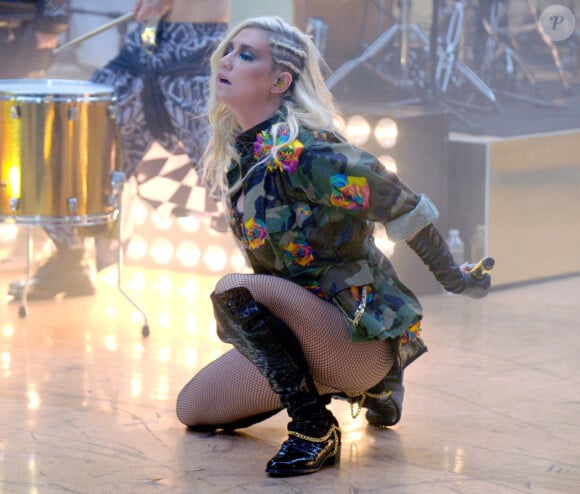 Ke$ha chante à l'émission de Today Show à New York, le 23 novembre 2012.