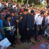 Les obsèques de Jacintha Saldhana, ont eu lieu en présence du mari Benedict Barboza, son fils de 16 ans, Junal, et sa fille de 14 ans, Lisha, dans la ville de Shirva, dans le Sud-Ouest de l'Inde, le 17 décembre 2012.