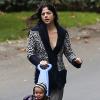 Selma Blair, très amaigrie, promène son fils Arthur Bleick au parc Laurel Canyon de Los Angeles, le 16 décembre 2012.