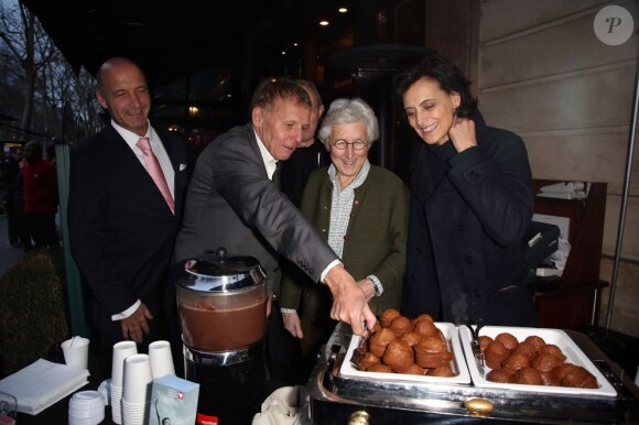 Inès de la Fressange et PPDA parrains de l'opération Goûters de coeur au profit de Mécénat chirurgie cardiaque. Le 18 décembre 2012 au Café de la Paix à Paris