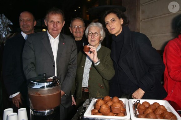 Inès de la Fressange et PPDA parrains de l'opération Goûters de coeur au profit de Mécénat chirurgie cardiaque. Le 18 décembre 2012 au Café de la Paix à Paris