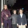 L'infante Elena d'Espagne avec ses enfants Victoria et Felipe pour fêter son 49e anniversaire, à Madrid le 20 décembre 2012