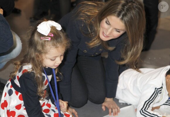 Letizia d'Espagne au 36e Salon du livre jeunesse de Madrid, le 21 décembre 2012.
