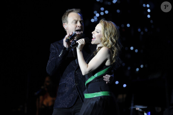 Jason Donovan et Kylie Minogue lors du concert Hit Factory à l'O2 de Londres le 21 decembre 2012.