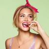 Bar Refaeli, sexy et gourmande dans la nouvelle campagne de Passionata.