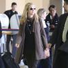 Lisa Kudrow, son mari Michel Stern et leur fils Julian arrivent à l'aéroport de Los Angeles, le 23 décembre 2012. A 49 ans la maman est sublime.