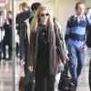 Lisa Kudrow, son mari Michel Stern et leur fils Julian arrivent à l'aéroport de Los Angeles, le 23 décembre 2012.
