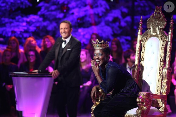 La reine Claudia Tagbo dans Le 31 tout est permis avec Arthur sur TF1 le 31 décembre 2012 sur TF1