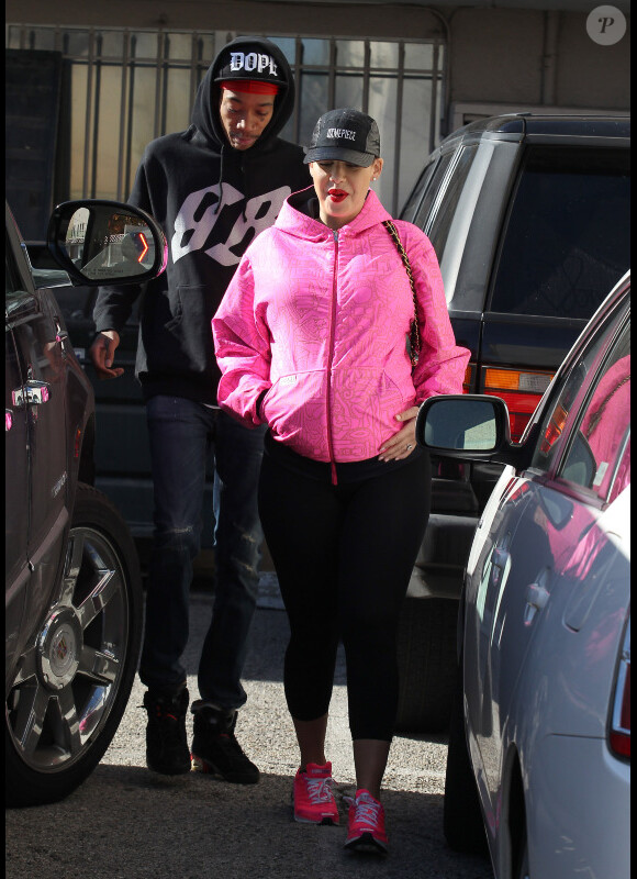 Amber Rose et son fiancé Wiz Khalifa dans les rues de Beverly Hills après un cours pré-natal, le 18 décembre 2012.