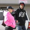 Amber Rose, très enceinte, et son fiancé Wiz Khalifa dans les rues de Beverly Hills après un cours pré-natal, le 18 décembre 2012.