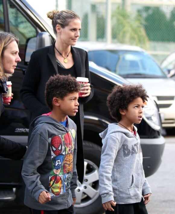 Heidi Klum, son compagnon Martin et ses trois enfants, les adorables Leni, Henry et Johan ont fait des courses chez Target avant d'aller dans un parc d'attraction, le 29 décembre 2012 à Los Angeles