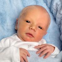 Ryan Murphy (Glee) : Première photo de son bébé, le petit Logan !