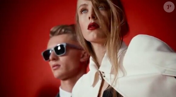 Romeo Beckham, Charlie France et Edie Campbell dans la campagne vidéo Burberry printemps-été 2013.