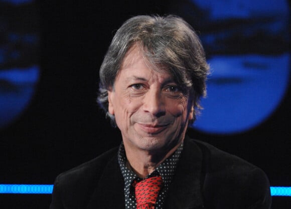 Le chanteur Hervé Vilard (66 ans).