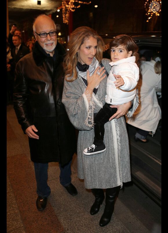 Céline Dion, René Angelil et leurs enfants, à la sortie de l'hôtel George V à Paris, le 30 novembre 2012.