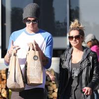 Ashley Tisdale : Corvée de courses avec son nouveau boyfriend Christopher French