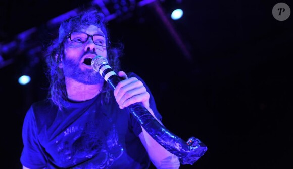 Shaka Ponk en concert à Bercy le 5 janvier 2013.