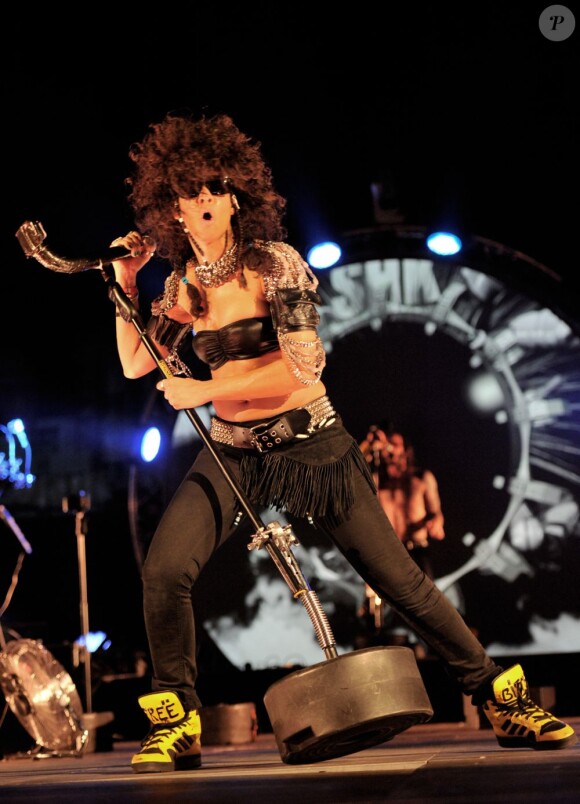 Shaka Ponk en concert à Bercy le 5 janvier 2013.