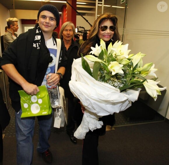 Prince Michael Jackson Jr et LaToya Jackson ont rendu visite à des enfants touchés par le cancer dans un hôpital de Cologne, le 6 janvier 2012