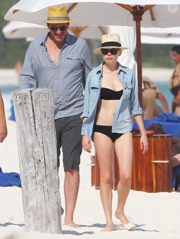 Michelle Williams et Jason Segel à la plage à Cancun avec l'actrice enceinte Busy Philipps