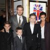 David et Victoria Beckham et leurs enfants Romeo, Cruz et Brooklyn au Piccadilly Theatre de Londres le 11 décembre 2012