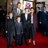 David et Victoria Beckham et leurs enfants Romeo, Cruz et Brooklyn au Piccadilly Theatre de Londres le 11 décembre 2012