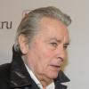 Alain Delon assiste à la première de la comédie lyrique Happy New Year, Moms à Moscou, le 19 décembre 2012.
