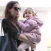 Jennifer Garner accompagne ses filles Seraphina et Violet chez le médecin à Los Angeles, le 11 janvier 2013. Comme toujours la petite fille était en rose.