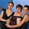 Zosia Mamet et Allison Williams pose avec la récompensée Lena Dunham pour le prix de la meilleure série comédie pour Girls.