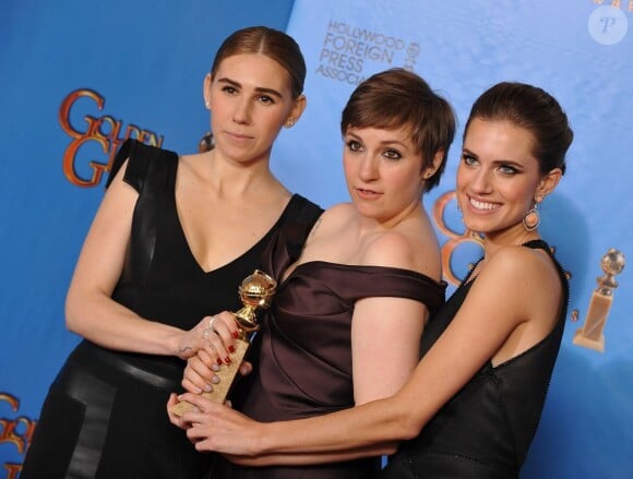 Zosia Mamet et Allison Williams pose avec la récompensée Lena Dunham pour le prix de la meilleure série comédie pour Girls.