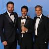 Ben Affleck, Grant Heslov et George Clooney récompensés par le Golden Globe du meilleur film dramatique pour Argo.