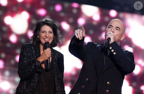 Estelle Denis et Pascal Obispo lors de l'enregistrement du prime 'Samedi soir on chante Goldman', diffusé le 19 janvier 2013 sur TF1